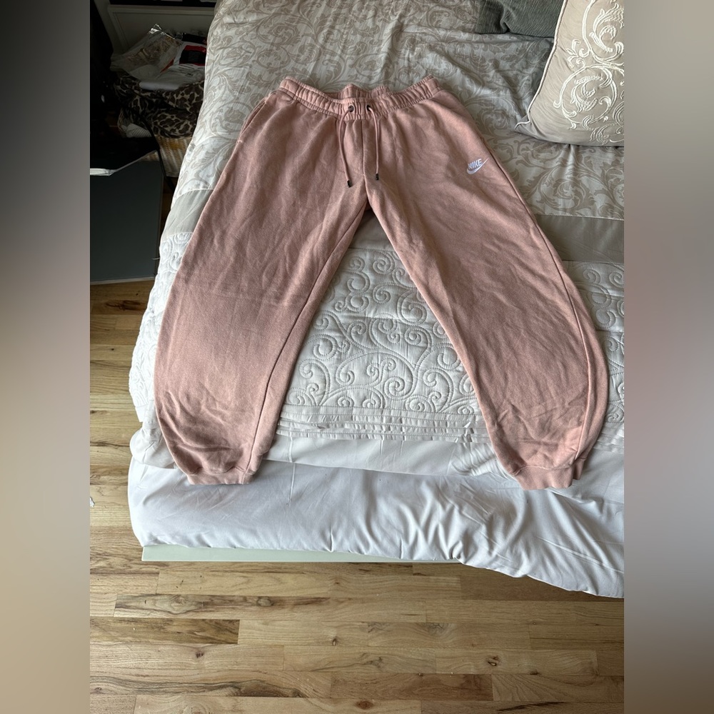 Nike jogger pink/mauve size medium